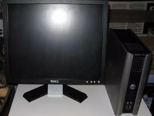 Двуядрен компютър Dell Optiplex 745 USFF монитор Dell 17