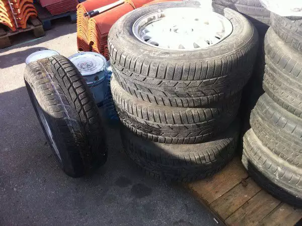 Продавам зимни гуми с джанти от бмв 7 серия