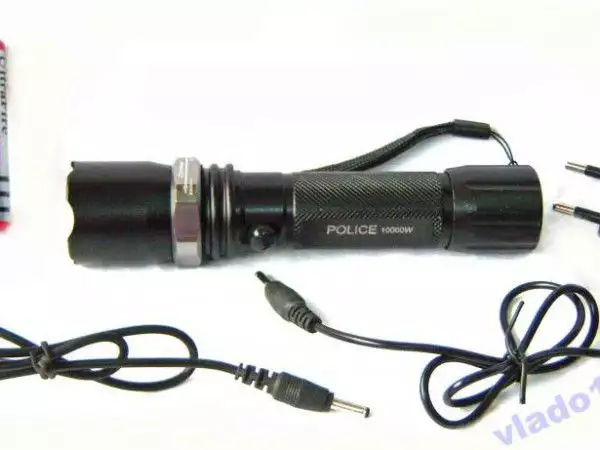 Мощен CREE LED, Police 2200W - 180 lm зарядно за кола Zоом