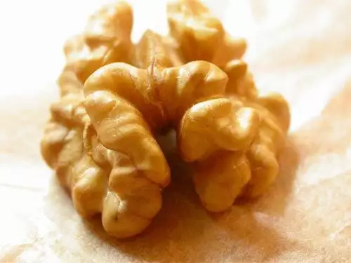 4. Снимка на Продава :нахут, орехи с черупка и орехови ядки