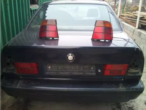 3. Снимка на BMW 525 Е34 на части