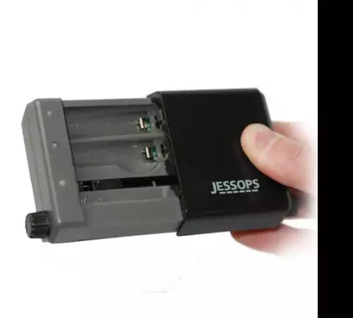 Унивесално зарядно за батерии Jessops