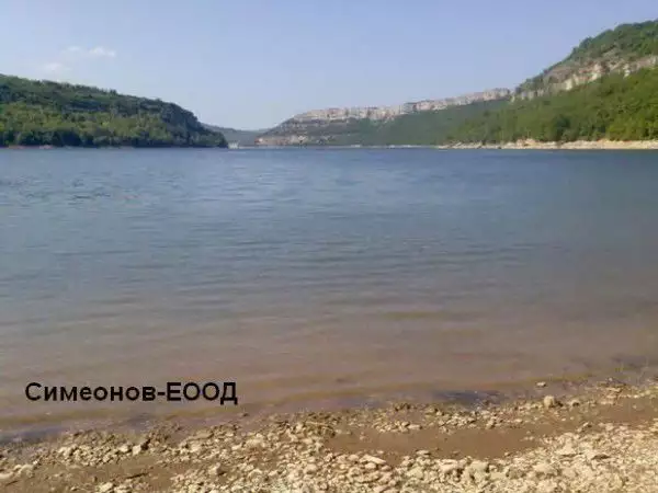 6. Снимка на Продава монолитна къща с басейн и с панорама към язовир. - севлиево