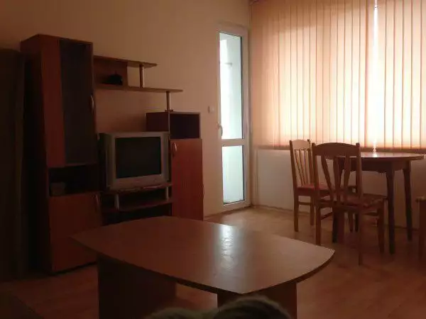1. Снимка на Нощувки - Луксозен апартамент - Широк център - Варна