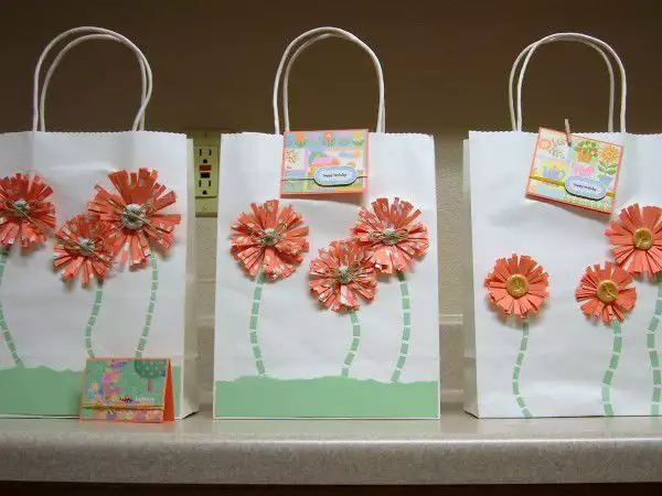 2. Снимка на Собствен бизнес с красиви подаръчни торбички