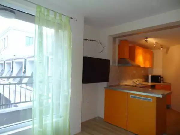 1. Снимка на двустаен нов обзаведен апартамент - център - Пловдив