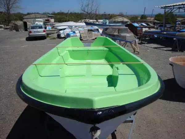 1. Снимка на Лодка за риболов и туризъм от стъклопласт Fish Boat 420