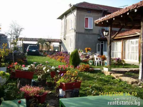 1. Снимка на Продава селска къща в атрактивно село в обл.В.Търново - Стражица