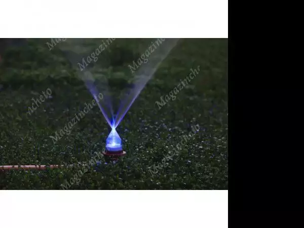 3. Снимка на Градински разпръсквач светещ в 6 цвята