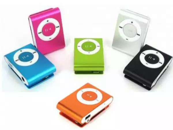 1. Снимка на Мини MP3 плеър със слушалки