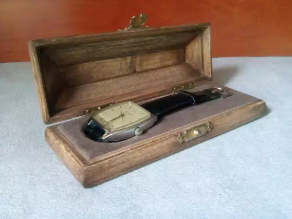 4. Снимка на кутии за бижута и джобни и ръчни часовници