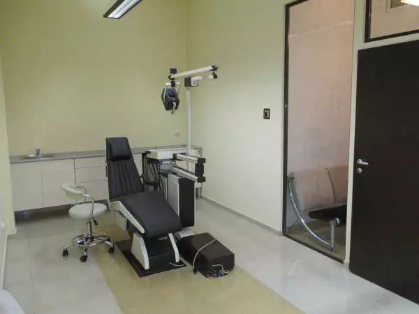 1. Снимка на Стоматологичен кабинет под наем