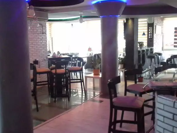 СУПЕРОФЕРТА - луксозен коктейл - кафе бар в центъра - Пловдив