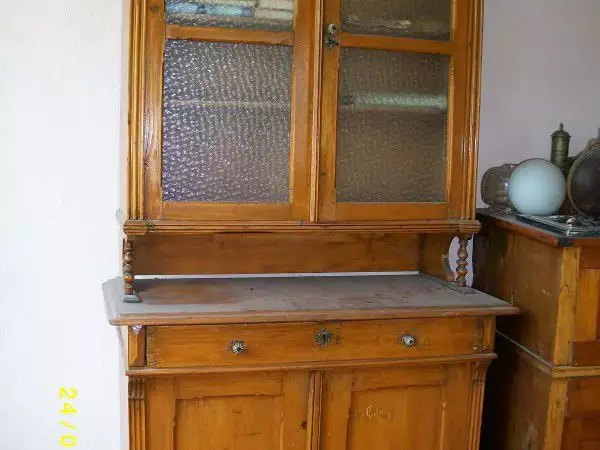 Старинни мебели продава