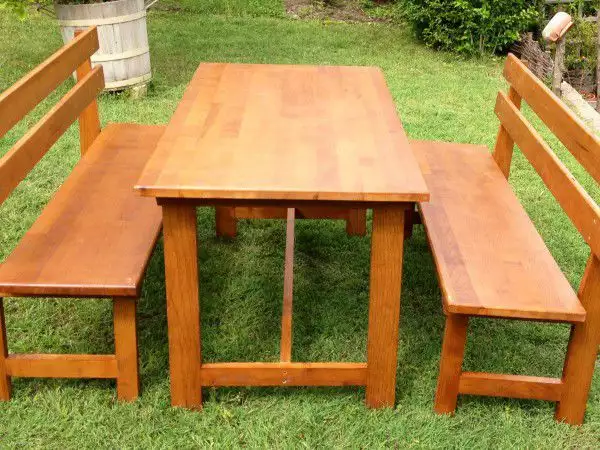 Комплект дървена маса и пейки от ясен за градината и дома