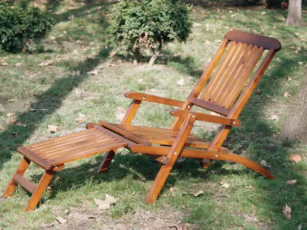 Нов дървен стол - шезлонг за градината и дома