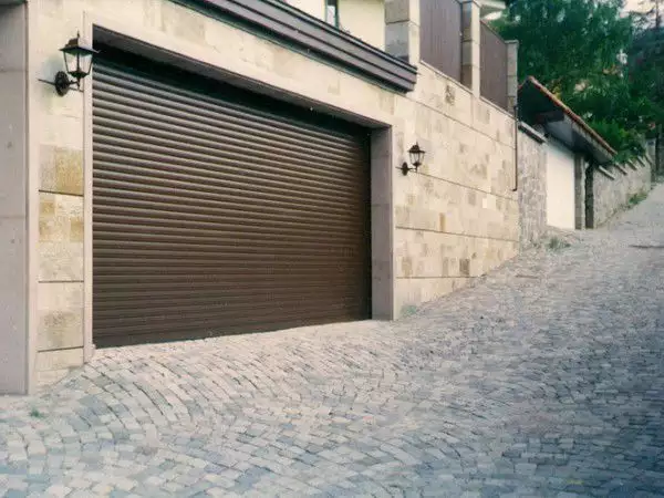 1. Снимка на Здрави ролетни и секционни гаражни врати, охр. ролетки щори
