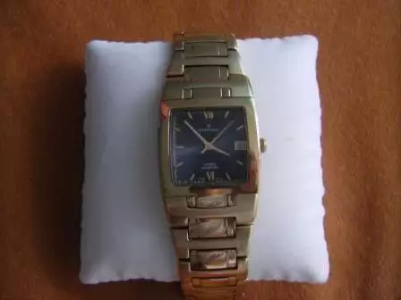 Позлатен часовник