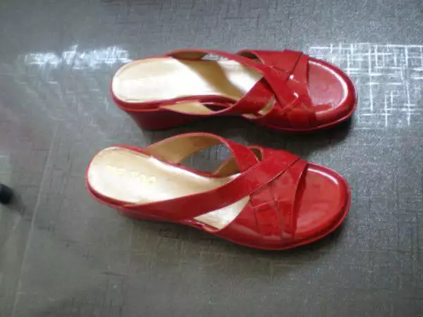 1. Снимка на Готини червени лачени чехли
