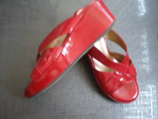 4. Снимка на Готини червени лачени чехли
