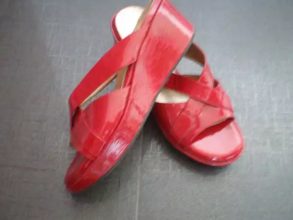 2. Снимка на Готини червени лачени чехли