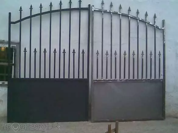 12. Снимка на Метални врати, парапети, огради и др. метални конструкции.