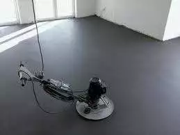 2. Снимка на полагане на подова замазка с машина