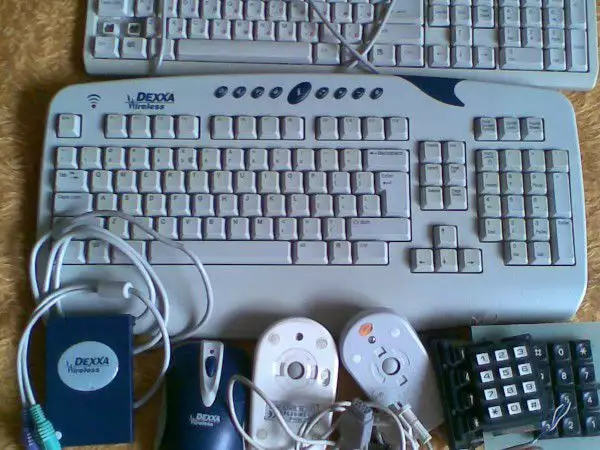 1. Снимка на Продавам стари клавиатури и мишки. 2бр за лаптоп и други