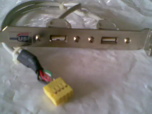 1. Снимка на Продавам бракед USB с 2 и други кабели