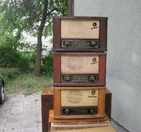 Извозване на стари радиоприемници