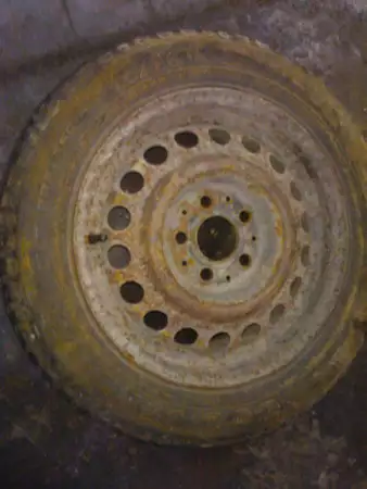 4. Снимка на Резервна джанта с гума за мерцедес 124