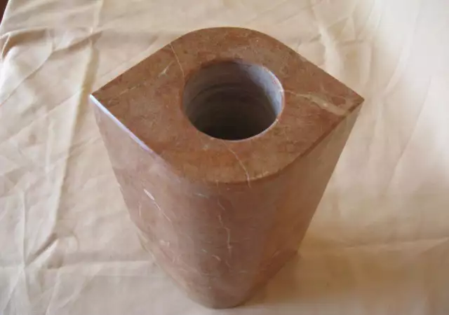 5. Снимка на вази от камък