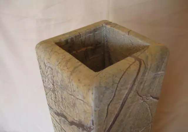 3. Снимка на вази от камък