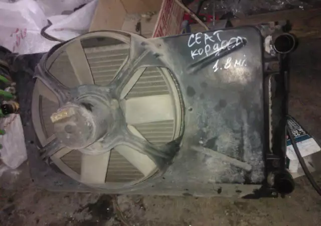 2. Снимка на Воден радиатор с перка за сеат кордоба 96г. бензин