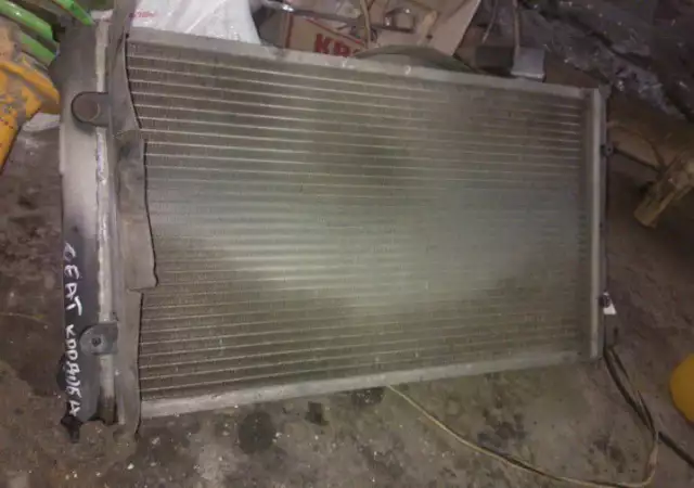4. Снимка на Воден радиатор с перка за сеат кордоба 96г. бензин