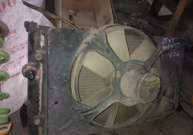 3. Снимка на Воден радиатор с перка за сеат кордоба 96г. бензин