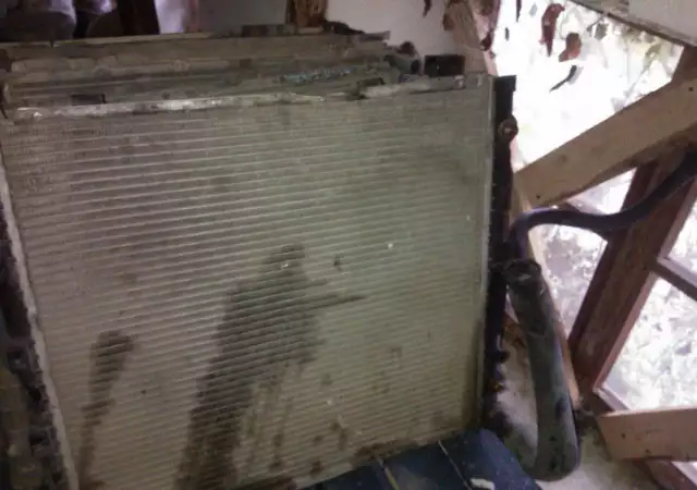 3. Снимка на Воден радиатор за мерцедес 124 250д. автоматик