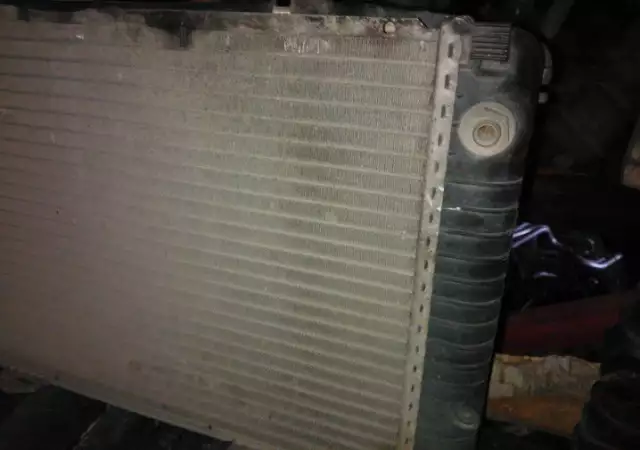 3. Снимка на Воден радиатор за мерцедес 124 дизел