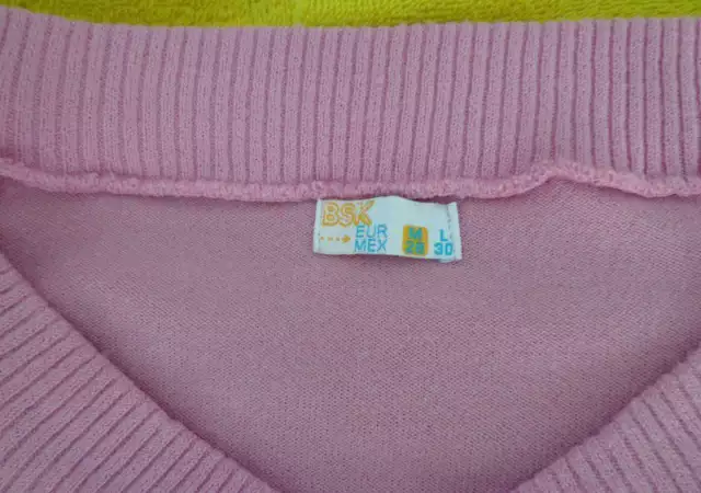 2. Снимка на Розово пуловерче