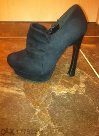 черни велурени дамски обувки