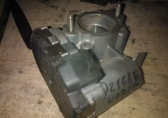 1. Снимка на Дроселова клапа опел корса ц з10хе 3цил.55к.с. стъпков мотор