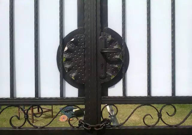 10. Снимка на Врати , огради и прозорци с поликарбонат