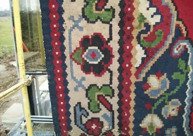 4. Снимка на Продавам стар килим