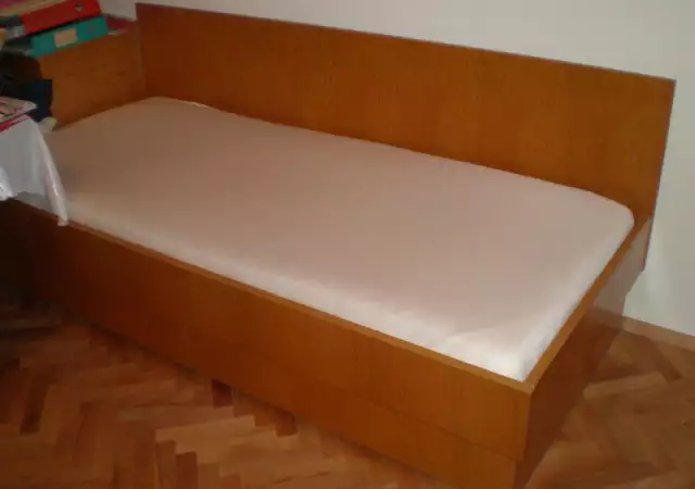 1. Снимка на Масивно легло с две чекмеджета изгодно