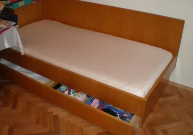 2. Снимка на Масивно легло с две чекмеджета изгодно