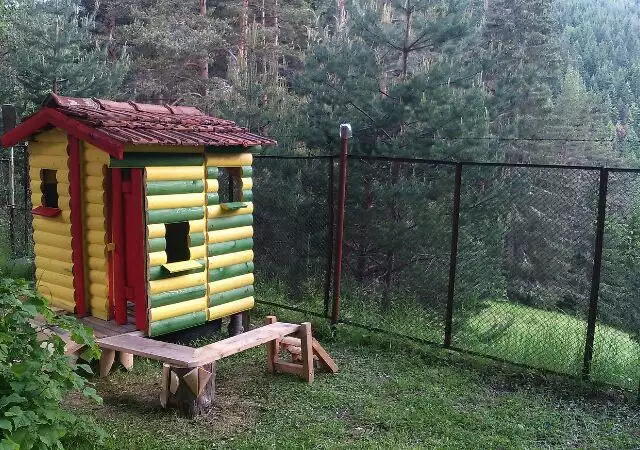 дървена къщичка