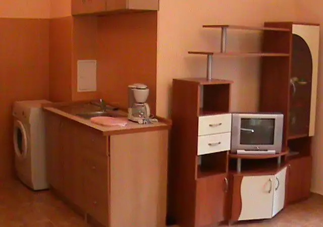 1. Снимка на Двустаен апартамент в Бургас жк.Възраждане ул.Раковска
