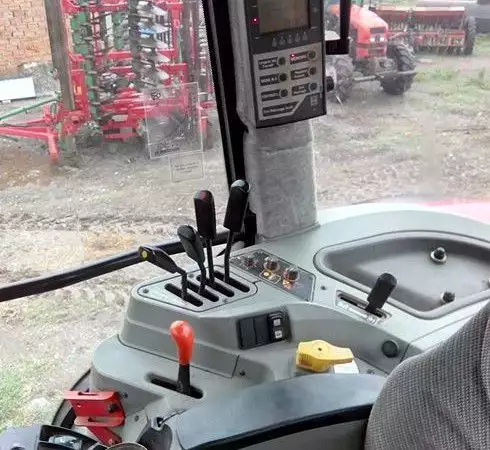 Трактор MASSEY FERGUSON 8280 Power Control с полунавесен плу
