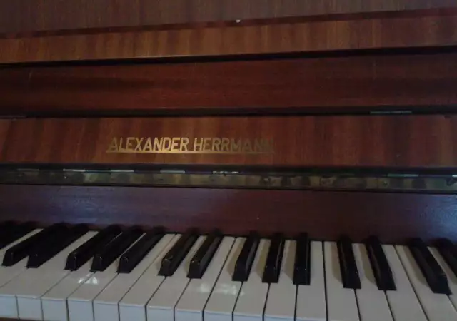 Пиано Alexander Herrmann