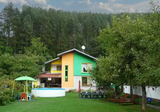 1. Снимка на Къща за гости Вила Колор - почивка в Троянския балкан